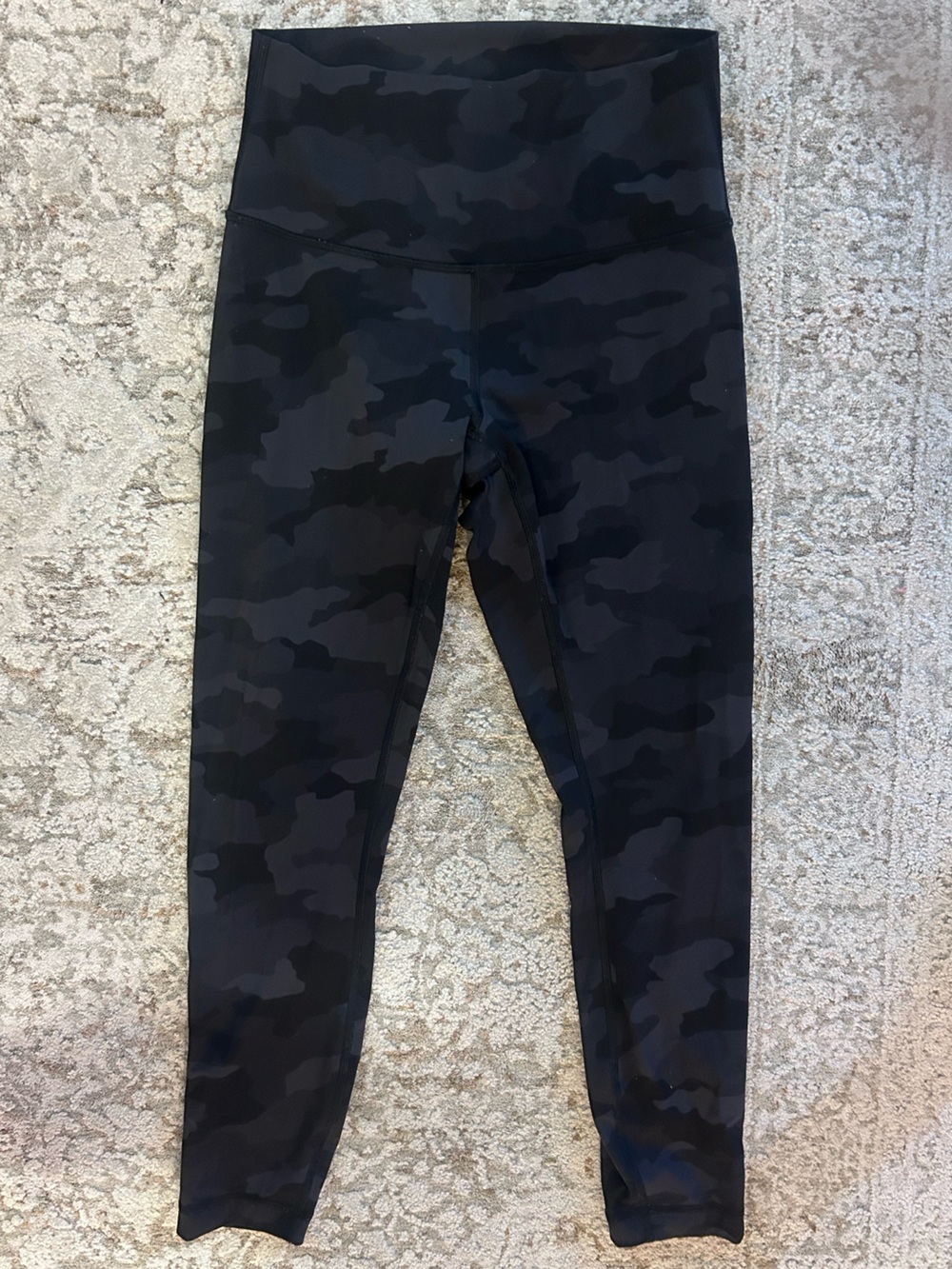 Lululemon Black Camouflage Active Leggings 25inch